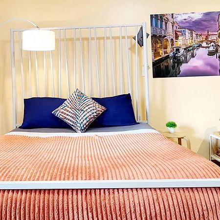 Venice Luxury: Family Suite with Mall Access and Pool Taguig Exterior photo