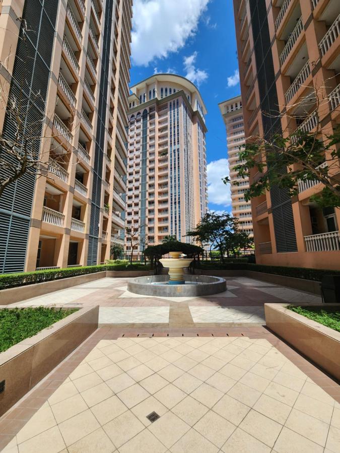 Venice Luxury: Family Suite with Mall Access and Pool Taguig Exterior photo
