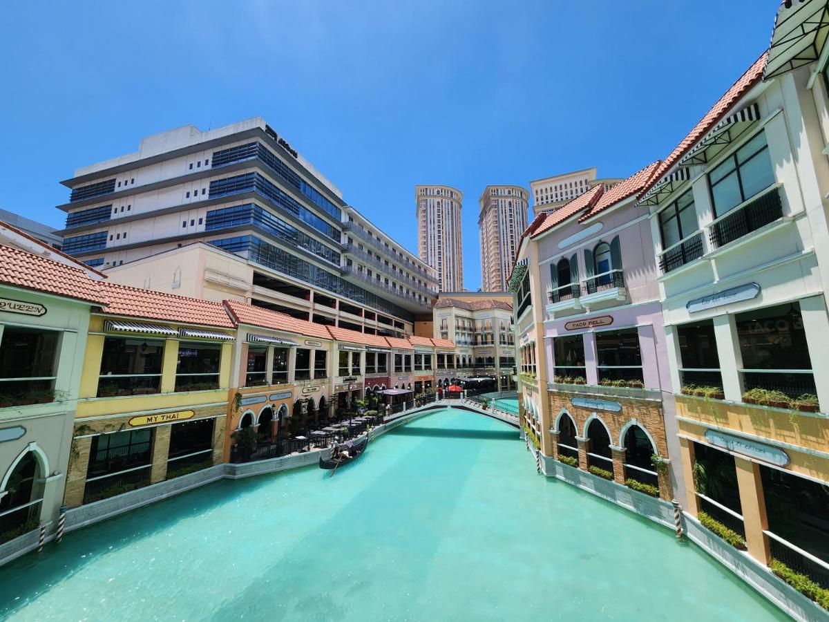 Venice Luxury: Family Suite with Mall Access and Pool Taguig Exterior photo