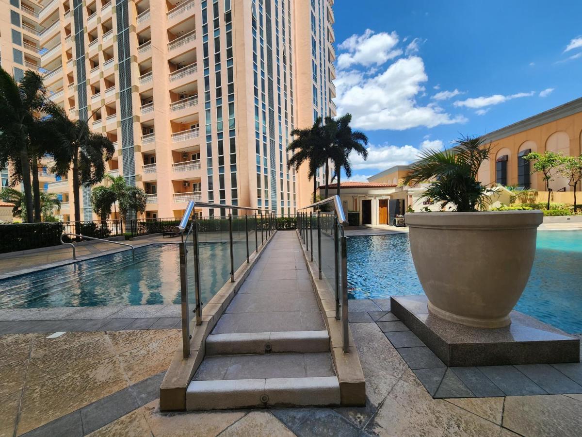 Venice Luxury: Family Suite with Mall Access and Pool Taguig Exterior photo