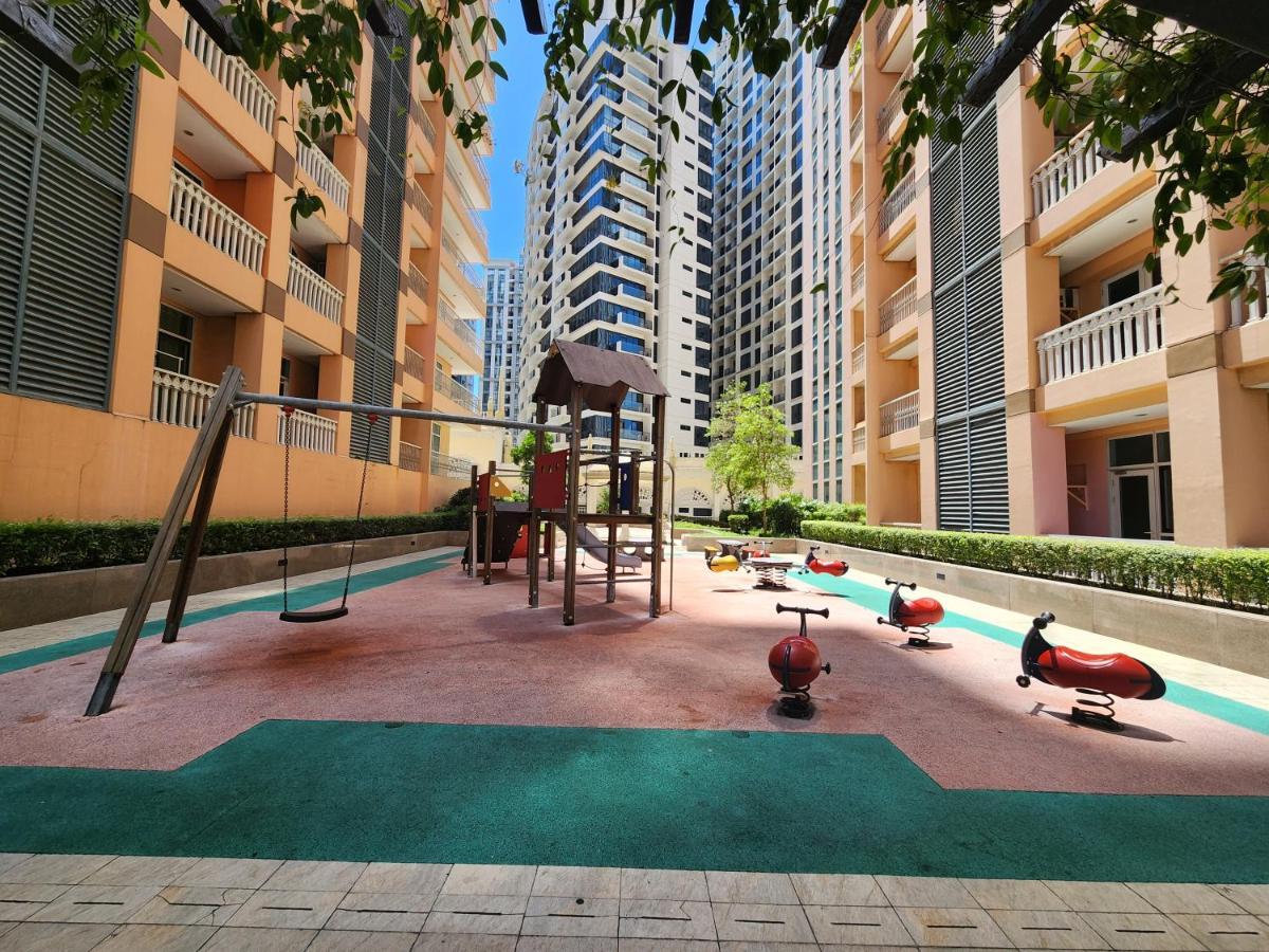 Venice Luxury: Family Suite with Mall Access and Pool Taguig Exterior photo